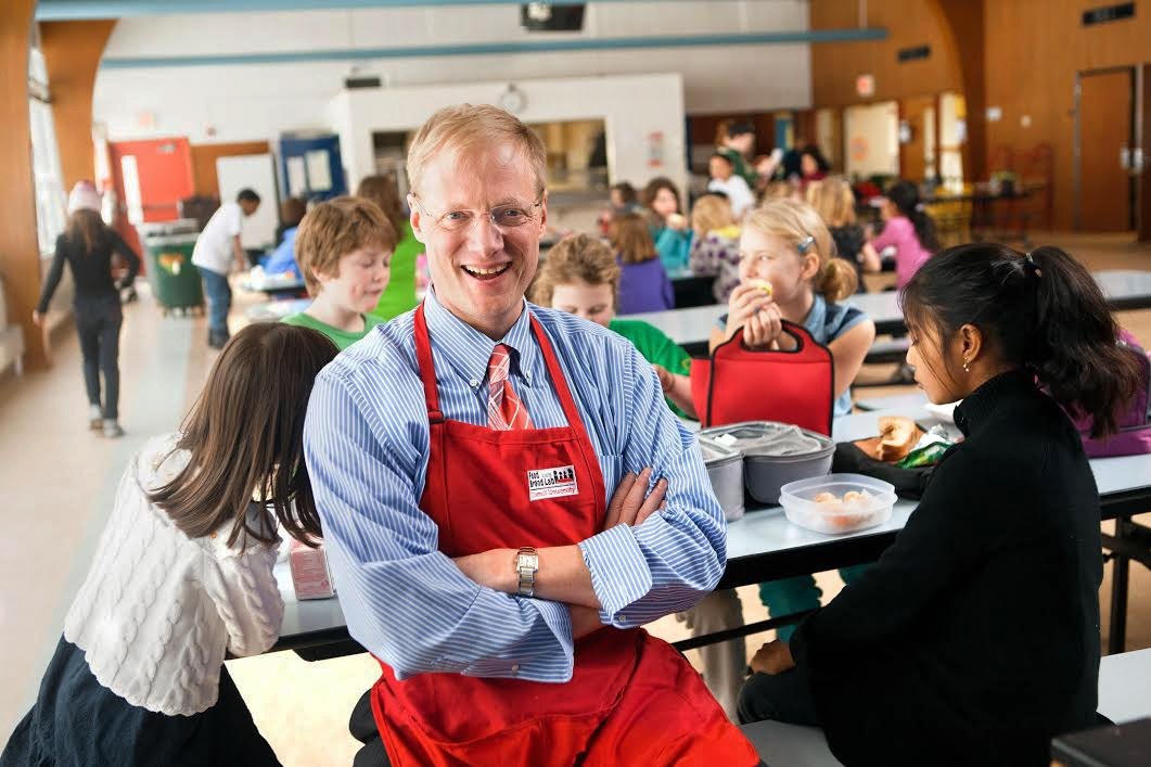 CAN_In-the-Field-Dr-Wansink-Cafeteriea